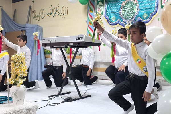 جشن میلاد با سعادت حضرت مهدی موعود(ع)در دبستان حاج همت بهارستان ۲