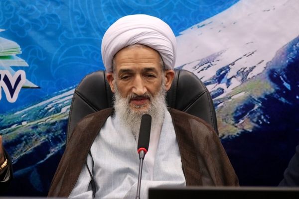 نگاه به مسائل تربیتی باید همسطح توجه به آموزش باشد