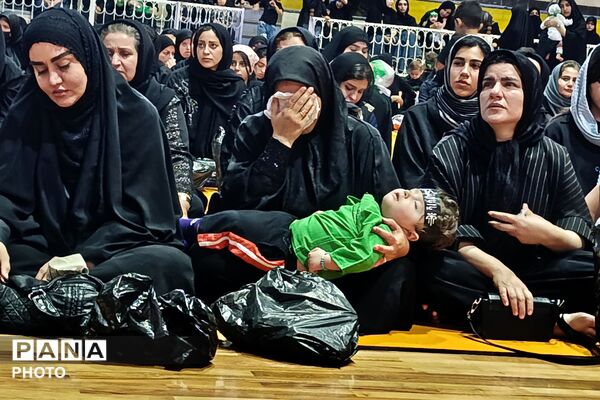 نوای «لبیک یا حسین» از گهواره‌ها؛ اجتماع شیرخوارگان حسینی در اسلام‌آباد غرب