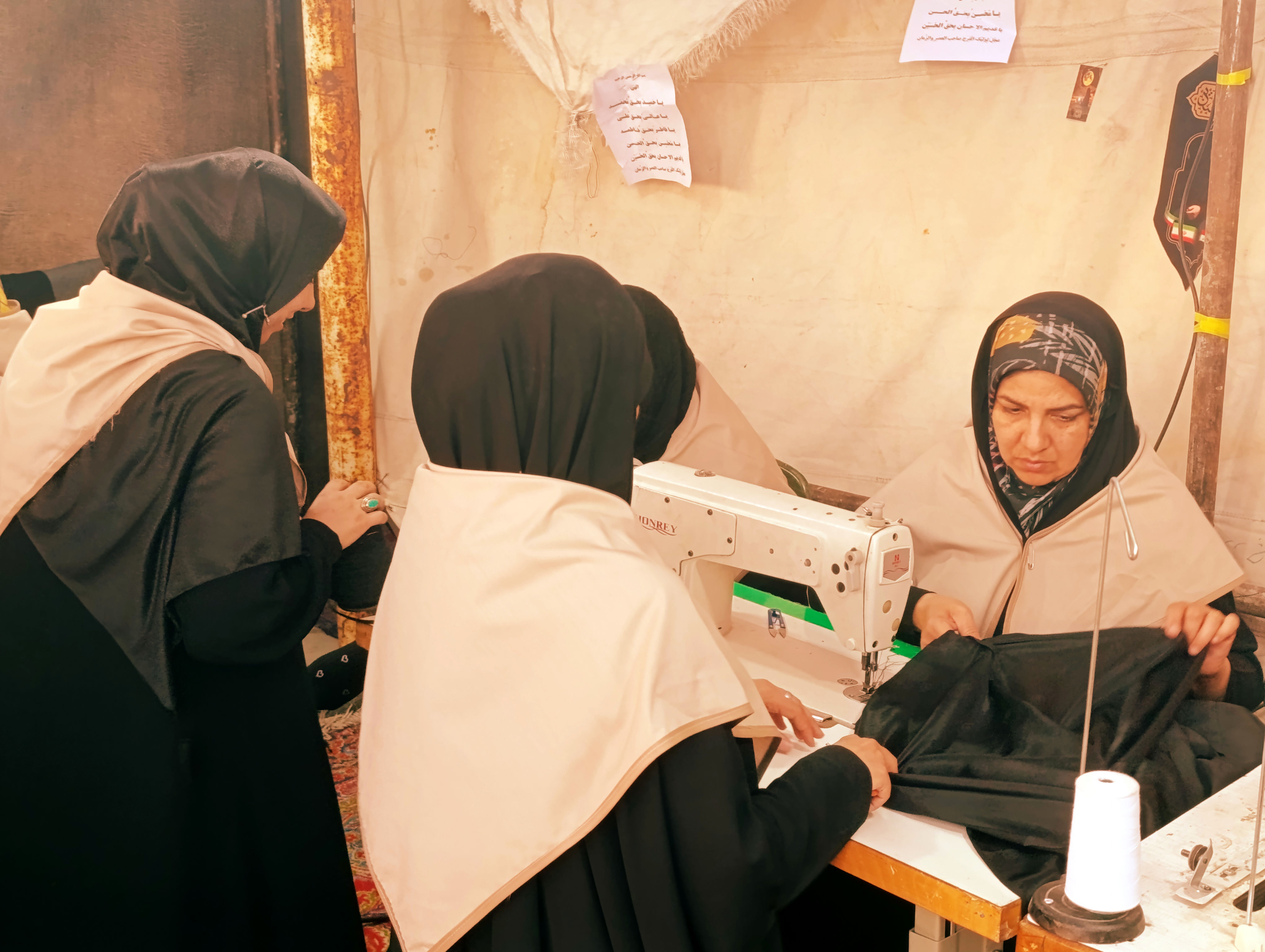 عاشقان حسینی در مسیر پیاده‌روی اربعین حسینی