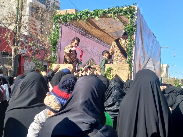 تشییع پیکرشهداى گمنام در شهرکرد 