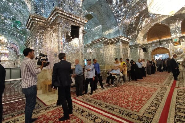 مردم شیراز پای کار ایران و وطنشان