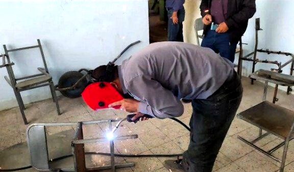 هنرستان شهید بهشتی عجب‌شیر میزبان کارگاه نوآورانه آموزش ساخت صندلی