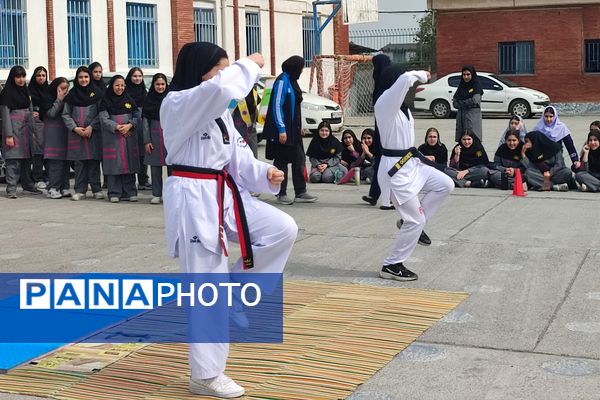 افتتاح سومین المپیاد ورزشی درون‌مدرسه‌ای در دبیرستان فرزانگان قائمشهر