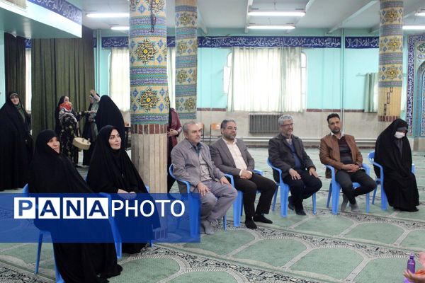  نمایشگاه هفته ماها در مدرسه امام موسی کاظم (ع)