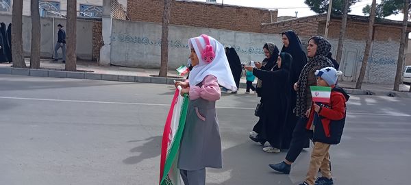 حضور پر شور کودکان و نوجوانان خلیل آبادی در راهپیمایی ۲۲ بهمن