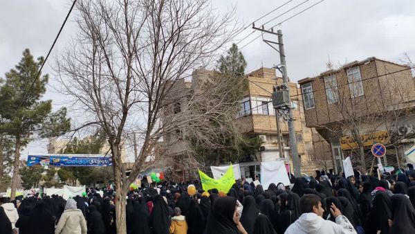  مشقِ اقتدارِ دخترانِ سرخسی در مطلعِ فجرِ ۴۷