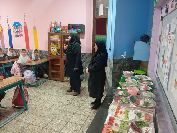 صبحانه سلامت با تم پرچم در دبستان نرجس 