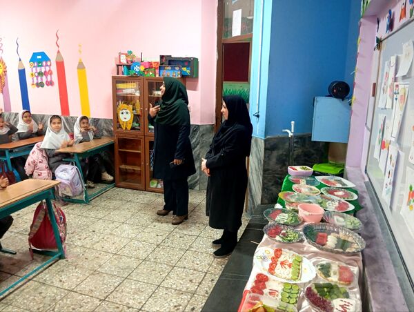 صبحانه سلامت با تم پرچم در دبستان نرجس 