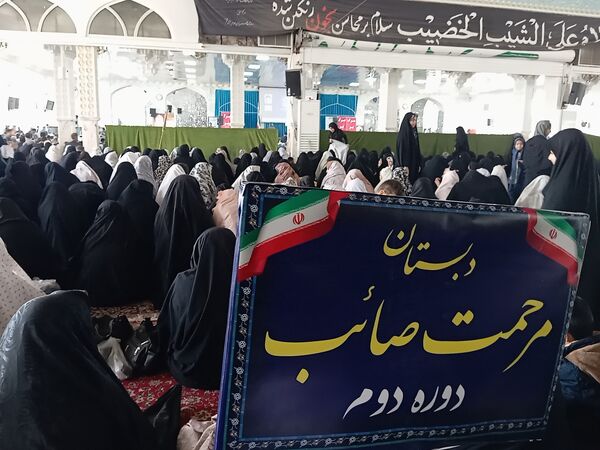 حضور دانش آموزان در نماز جمعه کاشمر