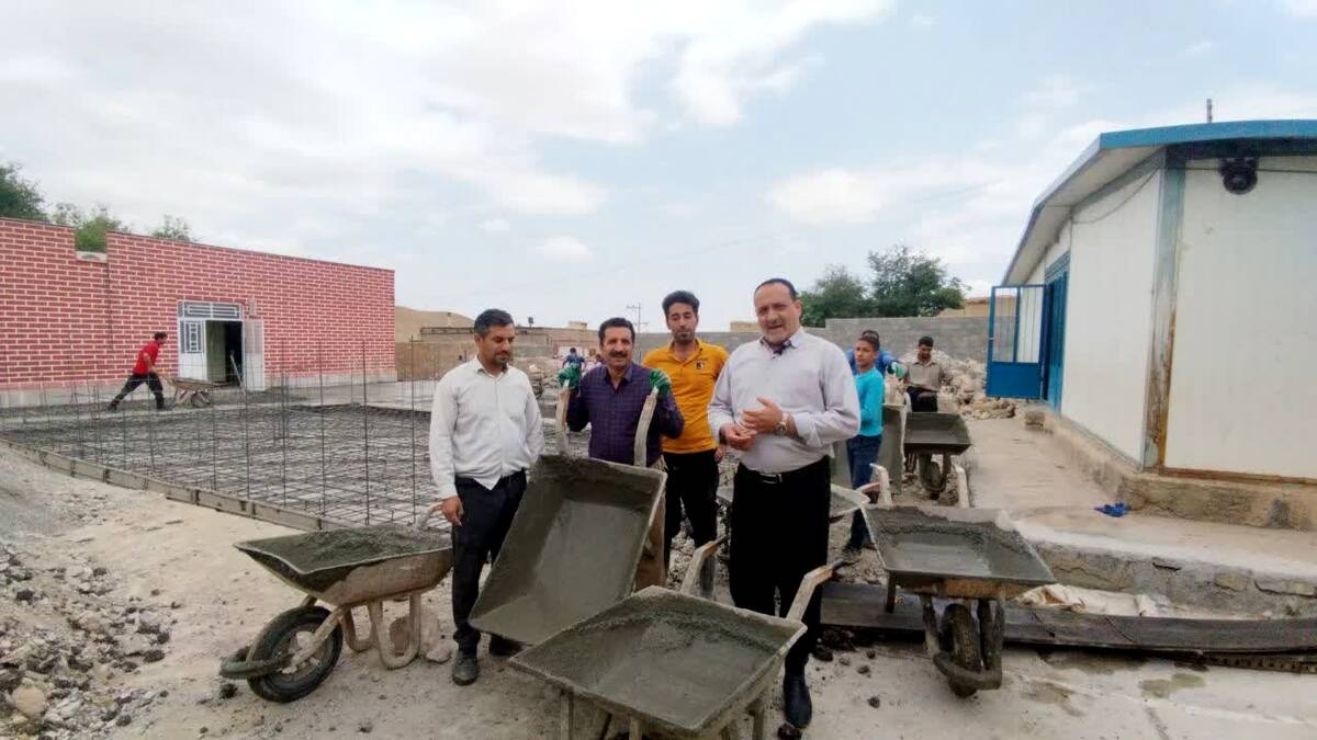 آغاز بتن‌ریزی مدرسه شهید ذوالفقاری در روستای احمد آباد