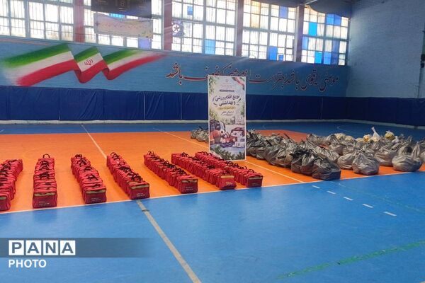 ادامه روند توزیع تجهیزات ورزشی و بهداشتی مدارس دولتی ورامین در سالن شهید رجایی
