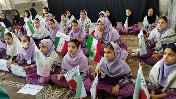 گرامیداشت روز بصیرت و میثاق امت با ولایت در مدرسه مرحوم جعفری روستای بزنجرد