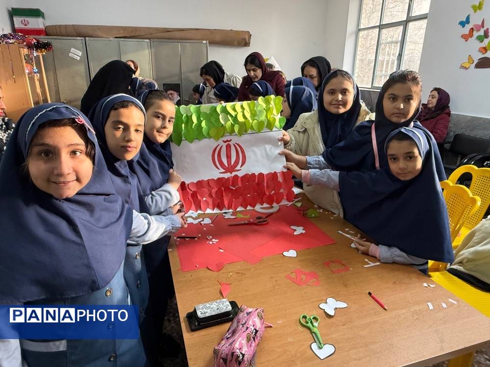 رویداد مادر دختری با محوریت پرچم ایران در مدرسه المهدی ناحیه 2 کرج 