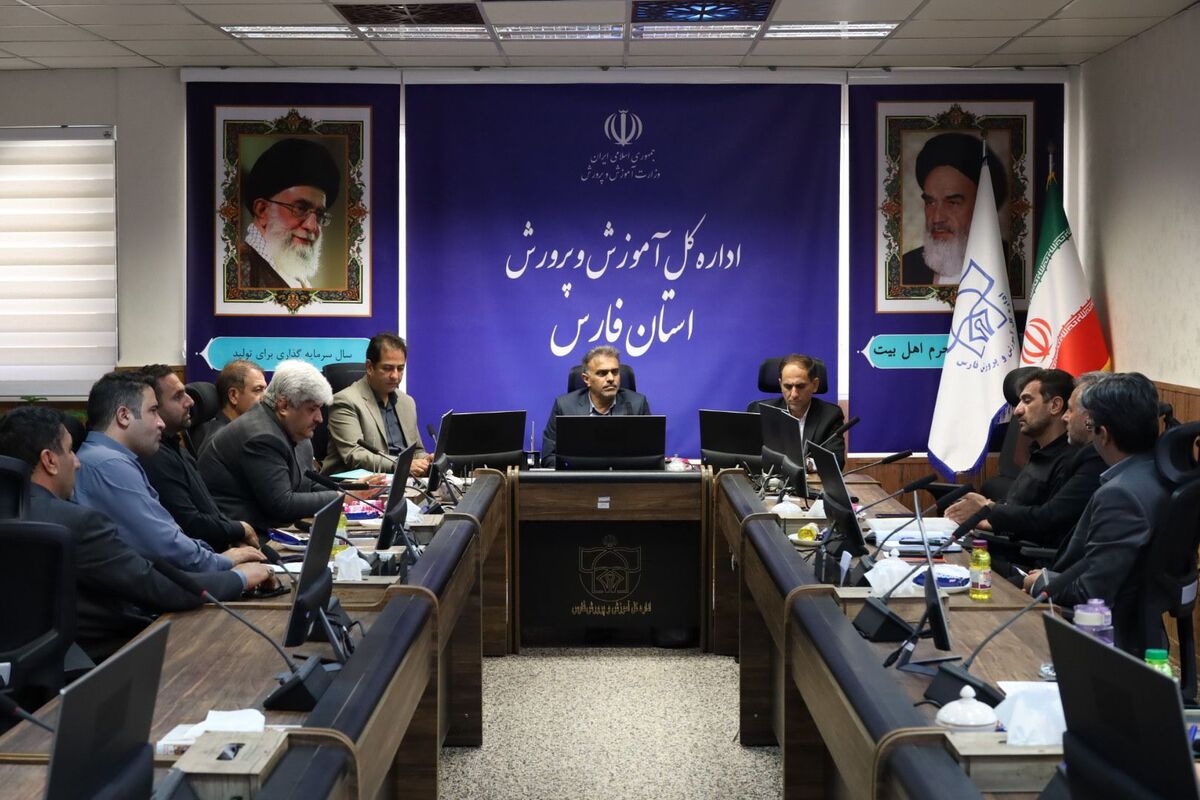 در تجهیز اردوگاه دانش آموزی شهید دستغیب شیراز از هیچ کمکی دریغ نمی کنیم