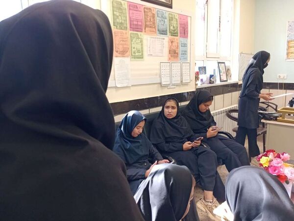 آزمون غربالگری پایه نهم در دبیرستان مادرمهربان خلیل آباد