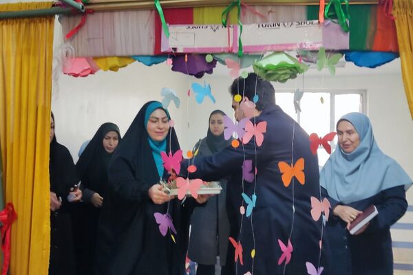 افتتاحیه جشنواره فرهنگی هنری ماها در دبستان قدر بهارستان۲