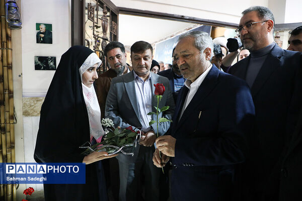 آیین تجهیز ۴۰۰۰ کتابخانه کلاسی با حضور وزیر آموزش و پرورش
