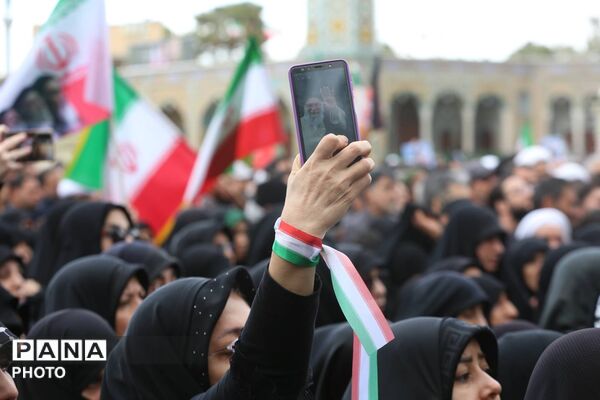آیین تشییع 12 شهید حملات هوایی در قم