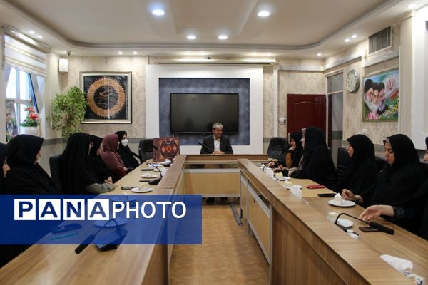 جلسه هم‌اندیشی بانوان اداری نیشابور با مدیر آموزش و پرورش 