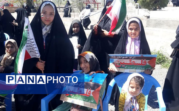 راهپیمایی مردم روستای صرم قم در روز قدس