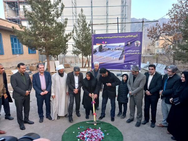 کلنگ نخستین مدرسه زنده‌یاد پیام راهب در قمصر به زمین زده شد