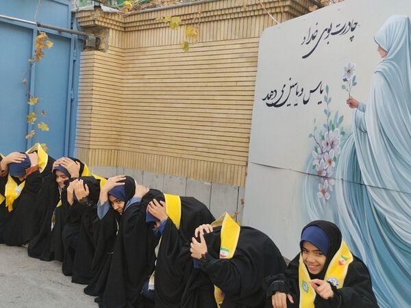 مانور سراسری زلزله در دبیرستان دخترانه شاهد شیرودی 