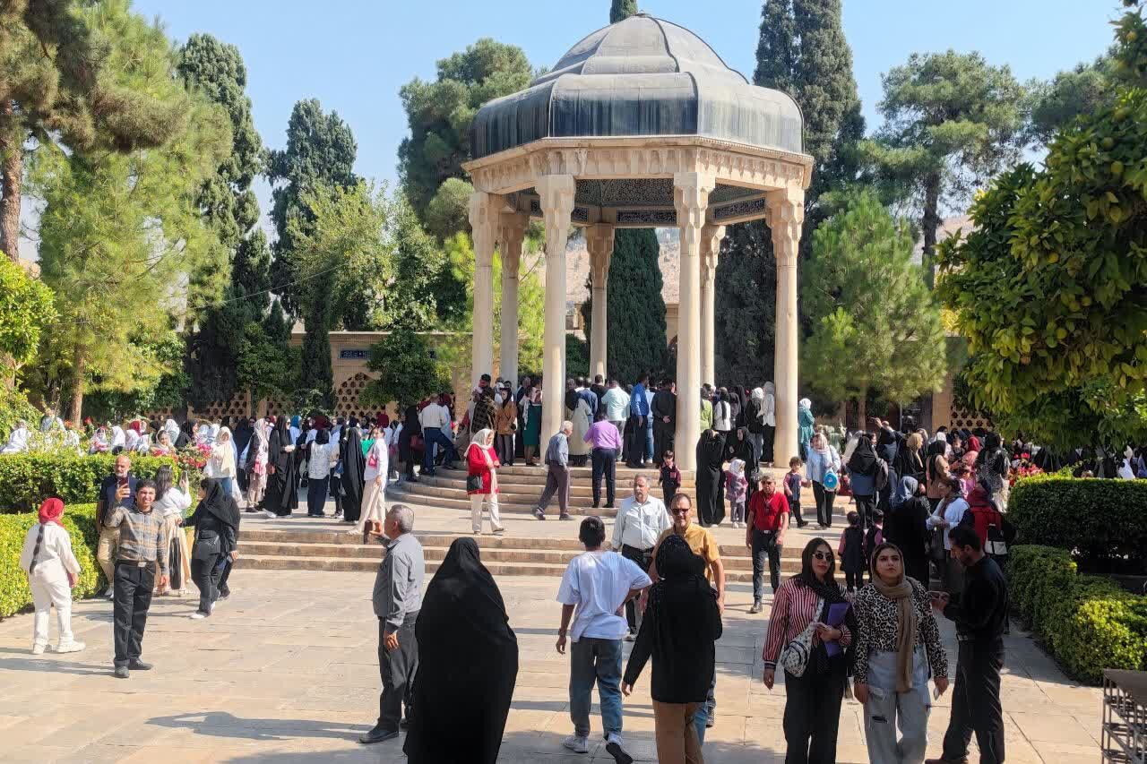روز بزرگداشت حافظ، شاعر پرآوازه و لسان‌الغیب