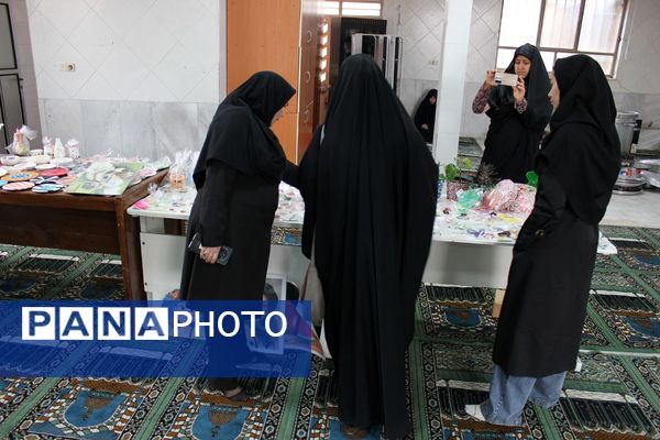 بازدید مدیر کانون فرهنگی هدایت از نمایشگاه آثار تجسمی دانش‌آموزان سوده