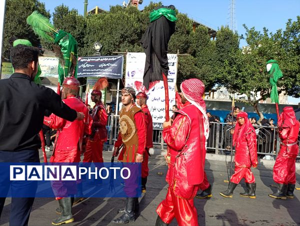 حال و هوای حرم رضوی و خیابان های اطراف آن در عاشورای حسینی