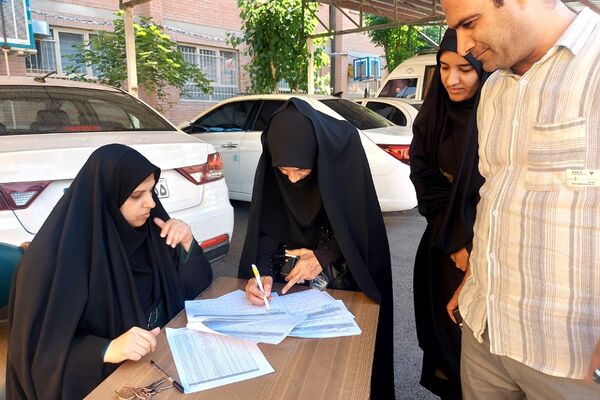 توزیع اقلام بهداشتی در مدارس منطقه کهریزک 