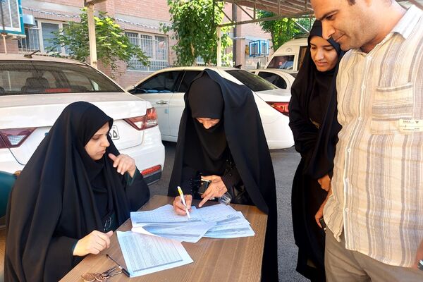 توزیع اقلام بهداشتی در مدارس منطقه کهریزک 