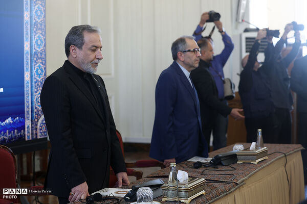 نشست سید عباس عراقچی وزیر امور خارجه جمهوری اسلامی ایران با سفرا و کارداران و روسای نمایندگی های خارجی و بین‌المللی مقیم تهران