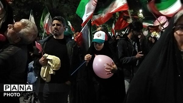 دختران نیشابوری در صف اول تجمعات-۱
