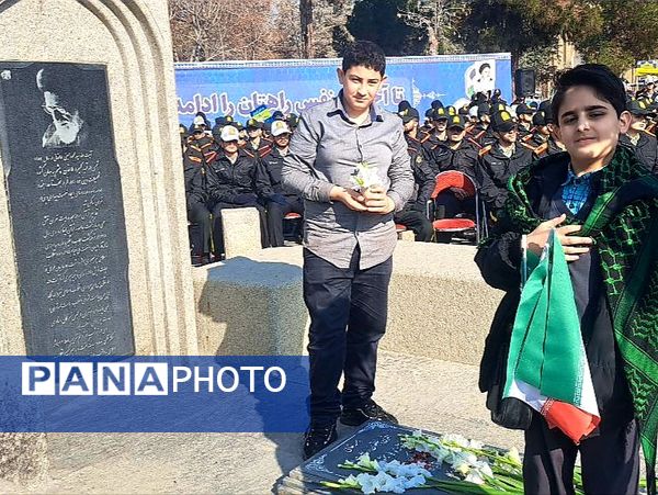 کاروان دانش‌آموزی در طنین عشق و ارادت رهسپار حرم امام (ره) 