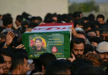 وداع مردم سردشت با شهید مدافع وطن محمدصالح محمودی‌فر