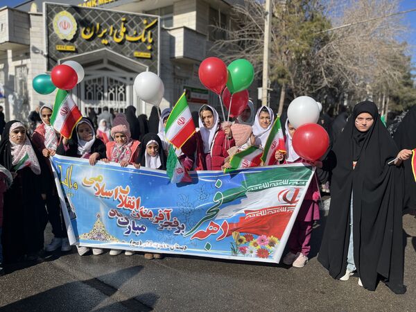 حضور دهه نودی‌ها در راهپیمایی 22 بهمن 