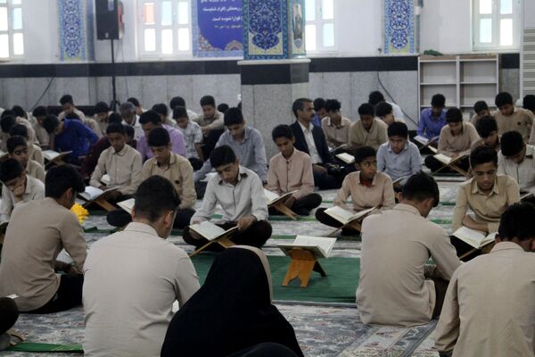  محفل انس با قرآن کریم دانش‌آموزان در بوشهر 