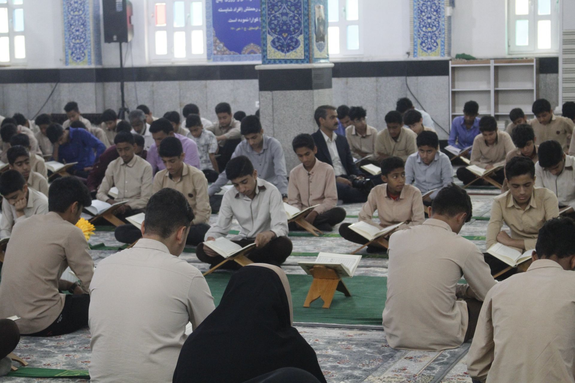  محفل انس با قرآن کریم دانش‌آموزان در بوشهر 