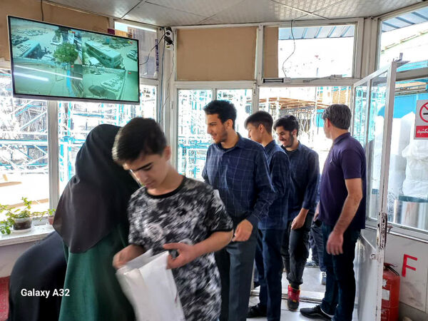 بازدید دانش‌آموزان هنرستان ثامن الائمه قم از کارخانه فریدولین