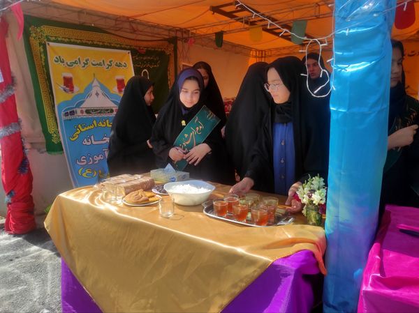 همکاری دانش آموزان خادمیار دبستان ضحی۲ با چایخانه دانش آموزی حضرت رضا(ع) شیروان