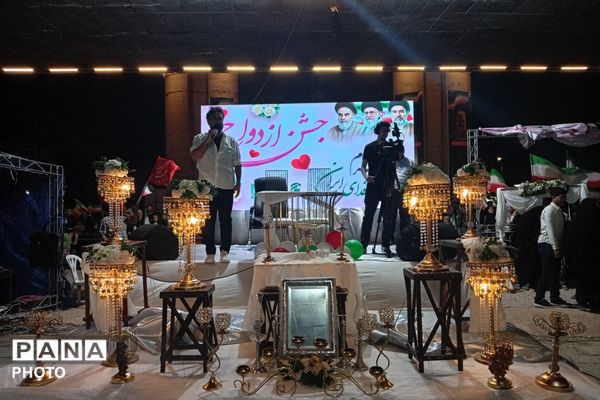جشن ازدواج ۱۴ زوج جوان در میدان معلم شیراز