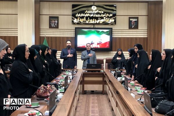 تجلیل از معاونین پرورشی در ناحیه دو شهرری 