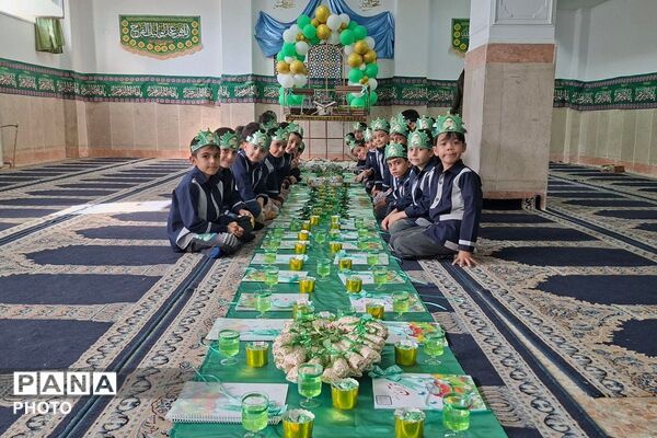 جشن قرآن کلاس‌ اولی‌ها در مدرسه شهید حاج جعفری