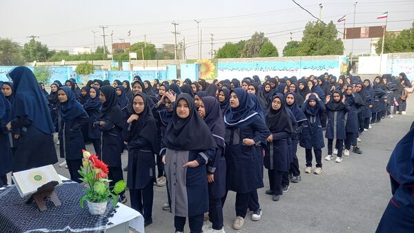 زنگ آغاز هفته پدافند غیرعامل در دبیرستان عشایری حضرت زهرا (س)