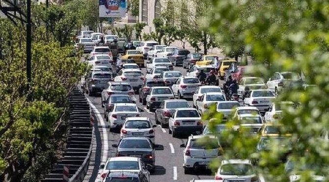 تردد در بزرگراه‌های صدر و حکیم سنگین است