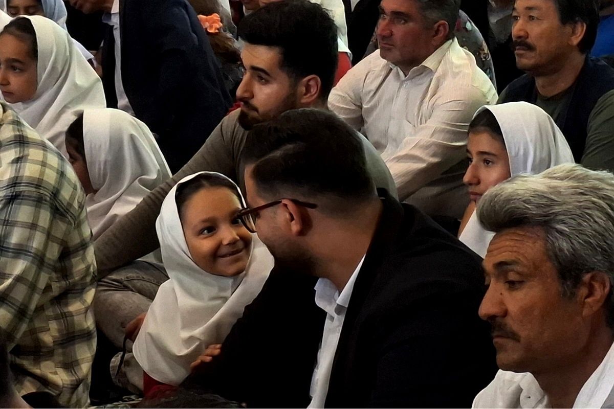  جشن پدر و دختری در دبستان مالک اشتر ملارد در دهه کرامت پیوند مهر را طنین انداز کرد 