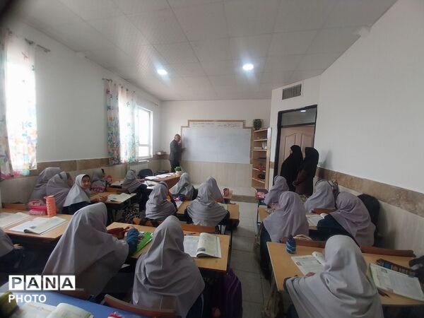 هفته ی نیروی انتظامی در آموزشگاه زهرا عبداللهیان ارغا