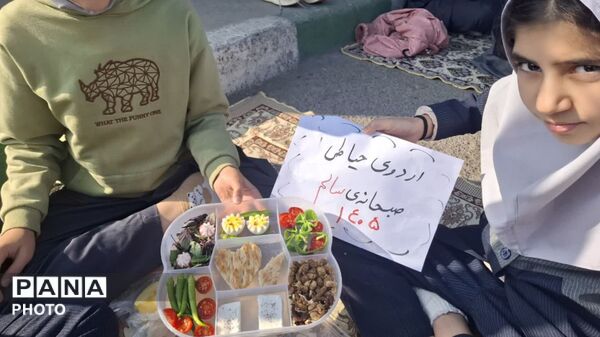 اردوی حیاطی با هدف ترویج فرهنگ تغذیه سالم در دبستان نیایش
