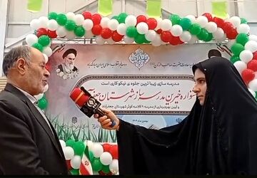 بازدید استاندار قم از نمایشگاه دست‌سازه های دانش آموزان جعفرآباد
